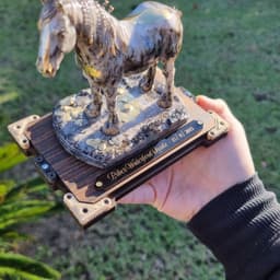 Sculpture on base, photo 2