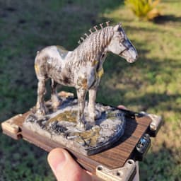 Sculpture on base, photo 5