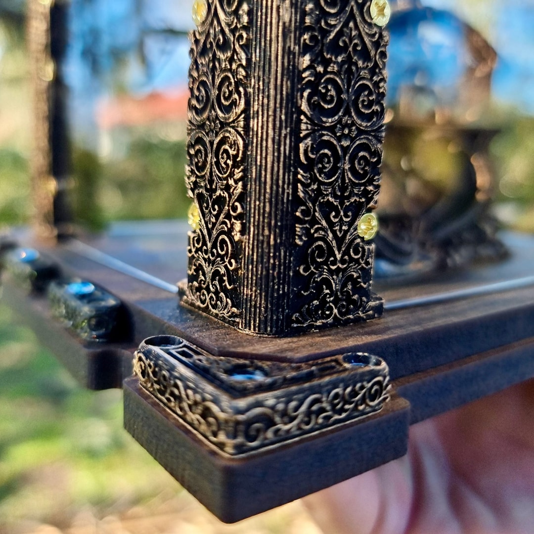 Sculpture in Cabinet & Pen Desk Set, photo 9
